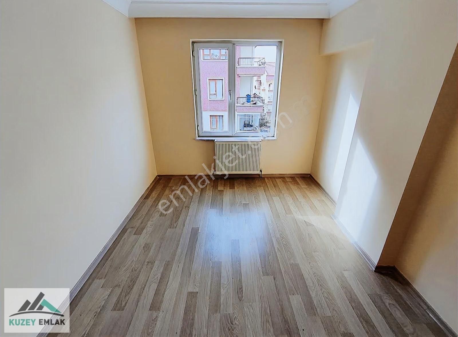 Kuzey Emlak'tan Caddeye Yakın Ara Kat Ön Cephe Geniş 3+1 Daire - Görsel 7