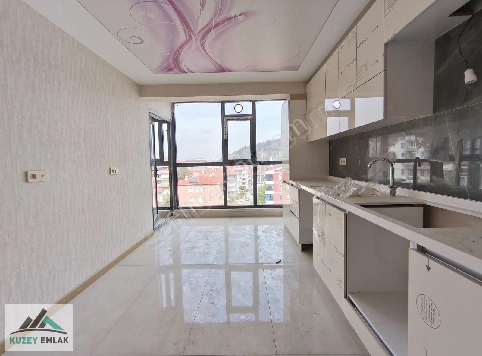 Kuzey Emlak'tan Manzaralı Cadde Üzeri Full Yapılı Lüks 3+1 Daire