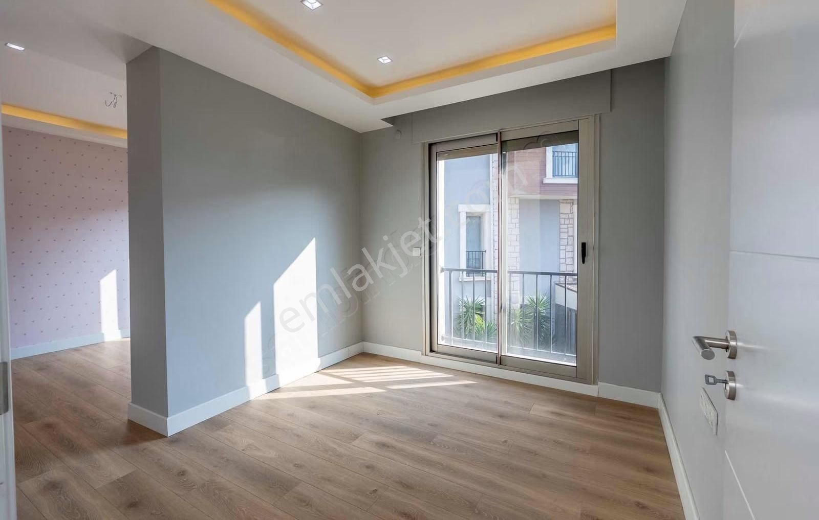 Güzelbahçe 7/24 Güvenlikli Site İçinde 5+1 Satılık Villa - Görsel 3