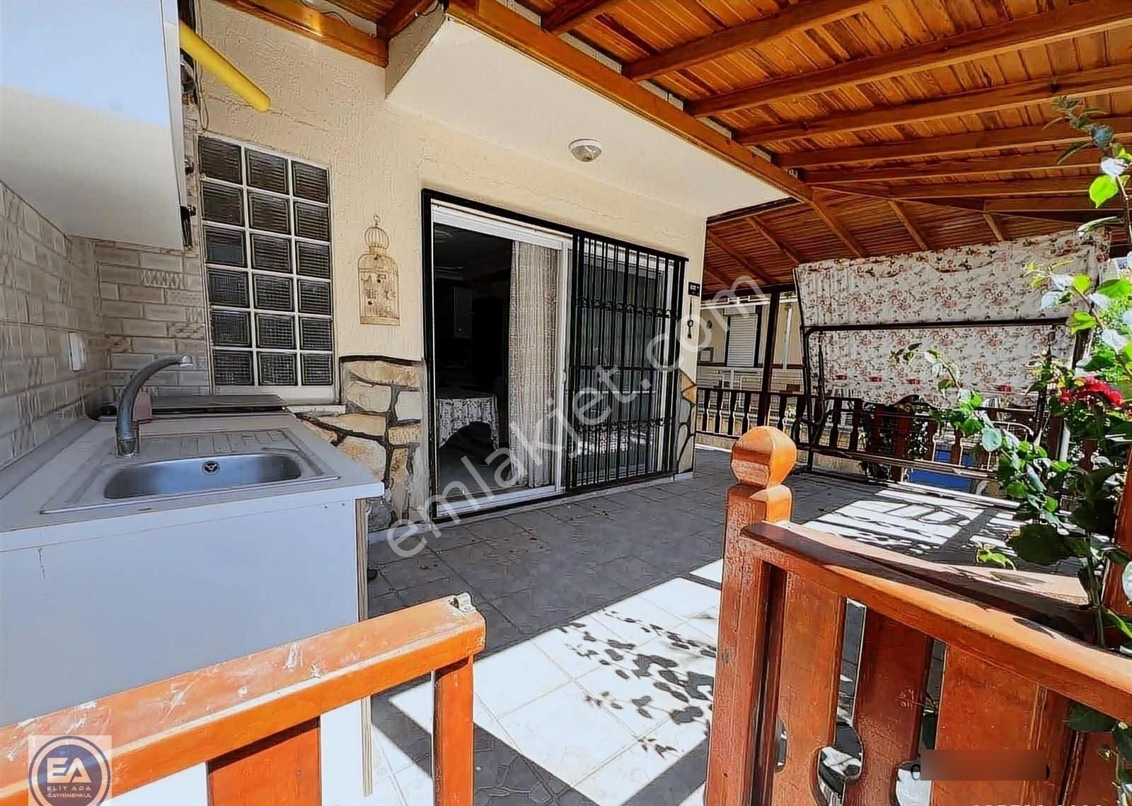 Kuşadası'nda Havuzlu Site İçinde Bahçeli Satılık Yazlık - Görsel 8