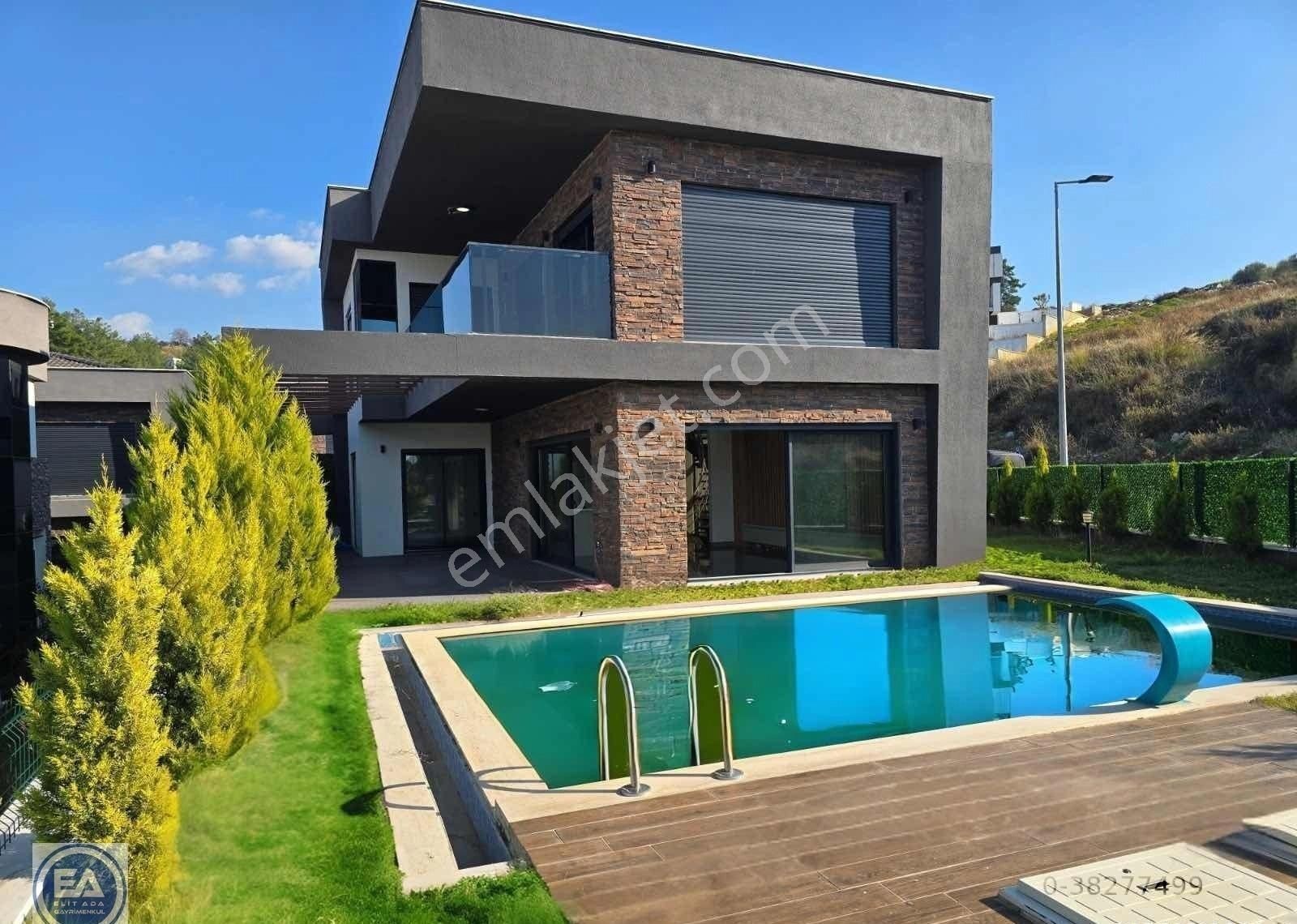 Kuşadası Soğucakta Deniz Manzaralı 6+1 Özel Havuzlu Villa