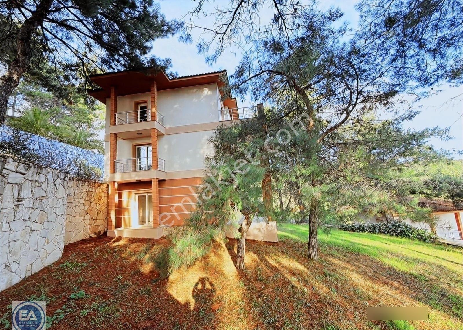 Kuşadası Soğucakta Doğa İle İç İçe 4+2 Geniş Bahçeli Villa - Görsel 7