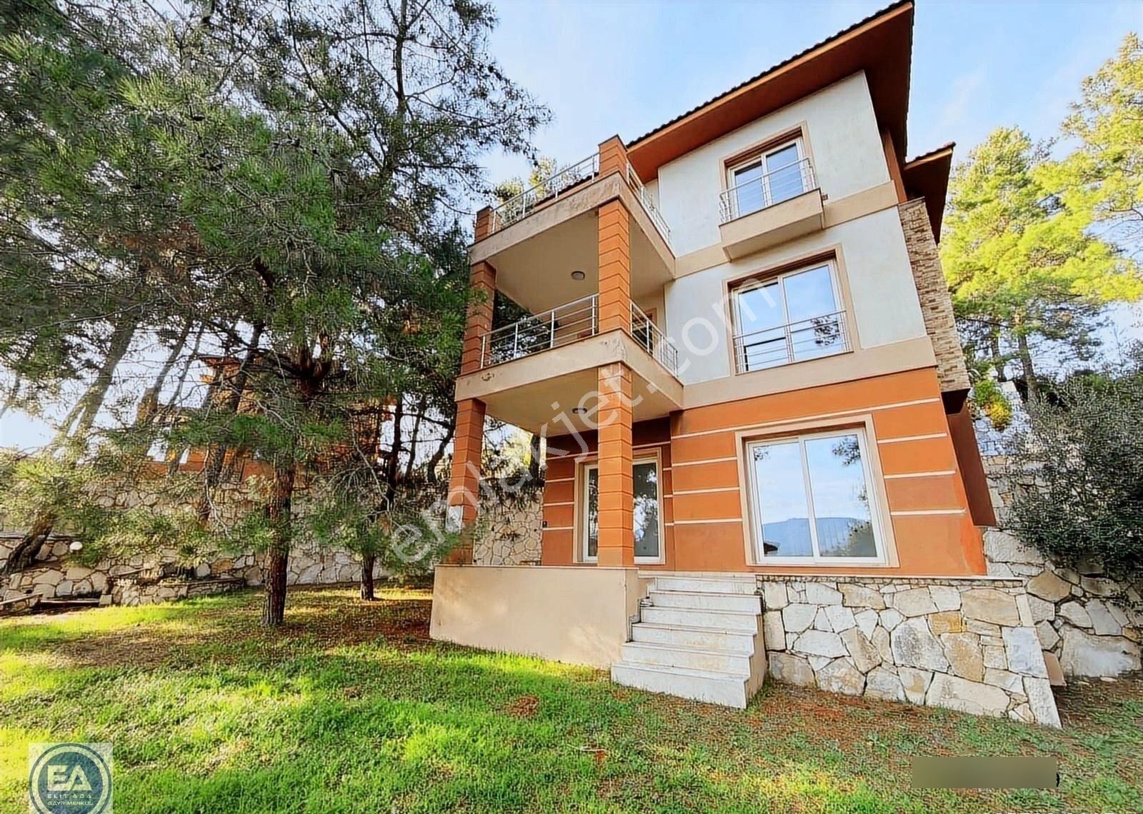 Kuşadası Soğucakta Doğa İle İç İçe 4+2 Geniş Bahçeli Villa - Görsel 17
