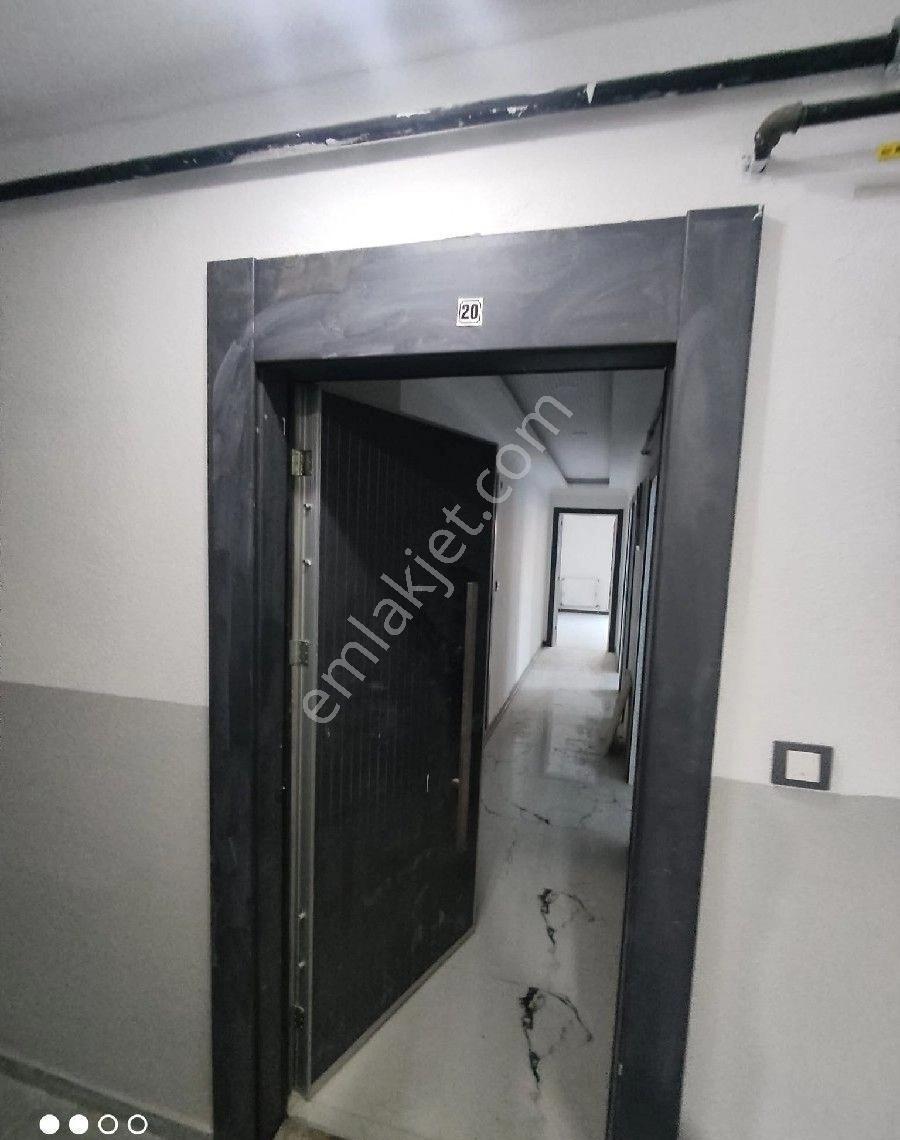 1.69 Oranlı %50 Krediyle Arnavutköy Sitede Satılık 2+1 Ara Kat Daire