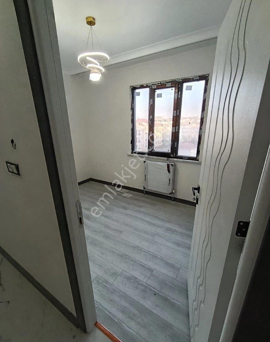 1.69 Oranlı %50 Krediyle Arnavutköy Sitede Satılık 2+1 Ara Kat Daire - Görsel 6