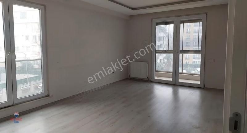 Samandıra Metroya 5 Dakika Mesafede Havuz-peyzaj Manzaralı 2+1 - Görsel 9