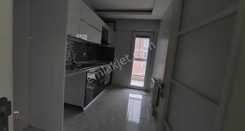 Samandıra Metroya 5 Dakika Mesafede Havuz-peyzaj Manzaralı 2+1 - Görsel 14