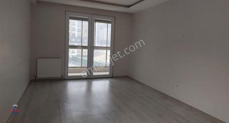 Samandıra Metroya 5 Dakika Mesafede Havuz-peyzaj Manzaralı 2+1 - Görsel 19