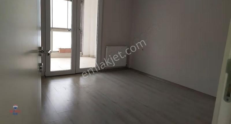 Samandıra Metroya 5 Dakika Mesafede Havuz-peyzaj Manzaralı 2+1 - Görsel 10