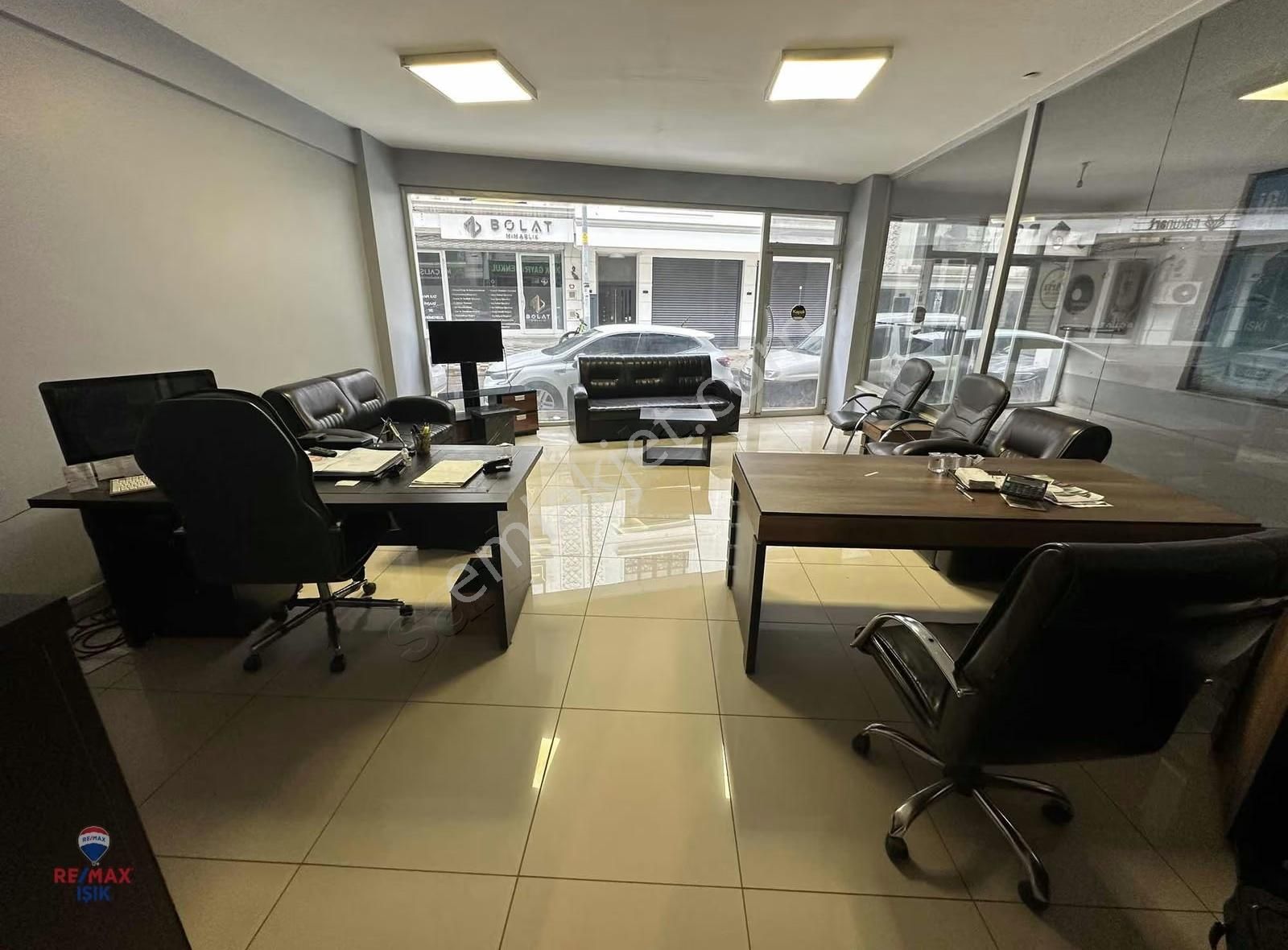 Sultanbeyli Belediyesinin Yanında Cadde Mağaza Dükkan Veya Ofis