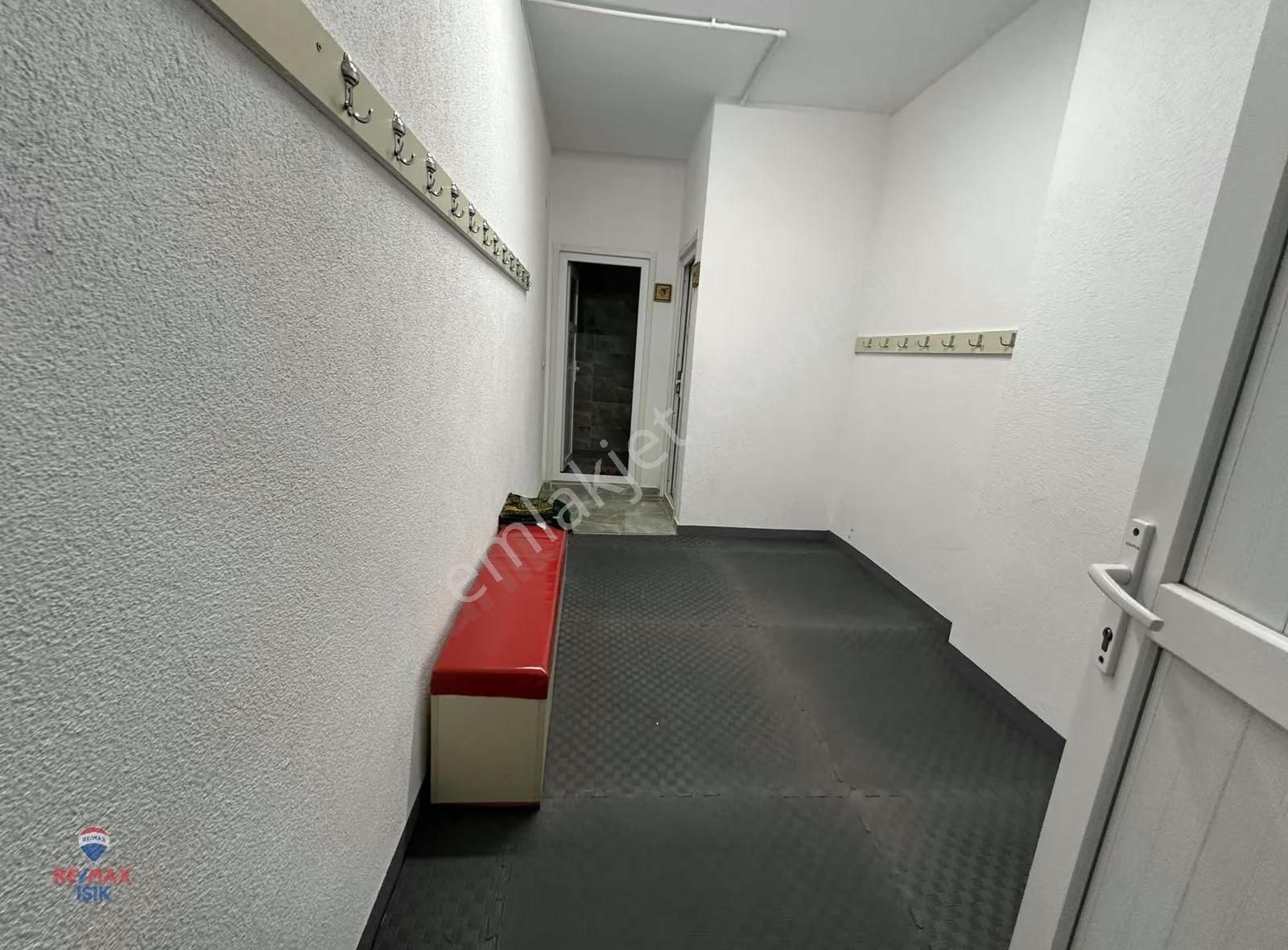 Sultanbeyli Belediyesi'nin Yanında 200 Metrekare Mağaza - Görsel 2