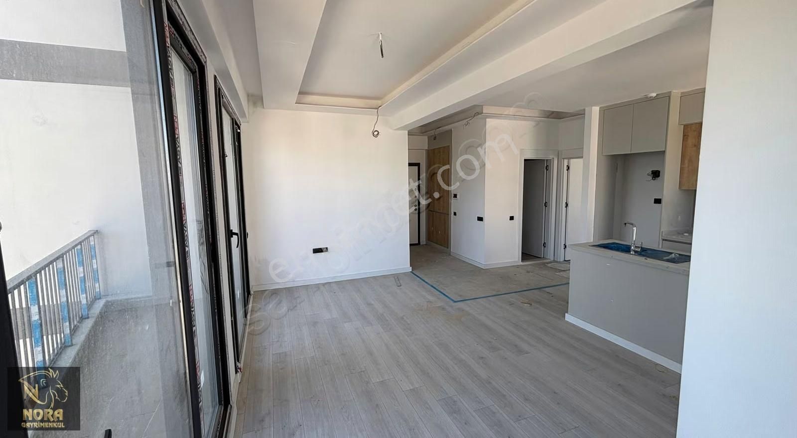 Nora'dan Site İçi Deniz Manzaralı 3 Cepheli Geniş 1+1 Satılık - Görsel 8