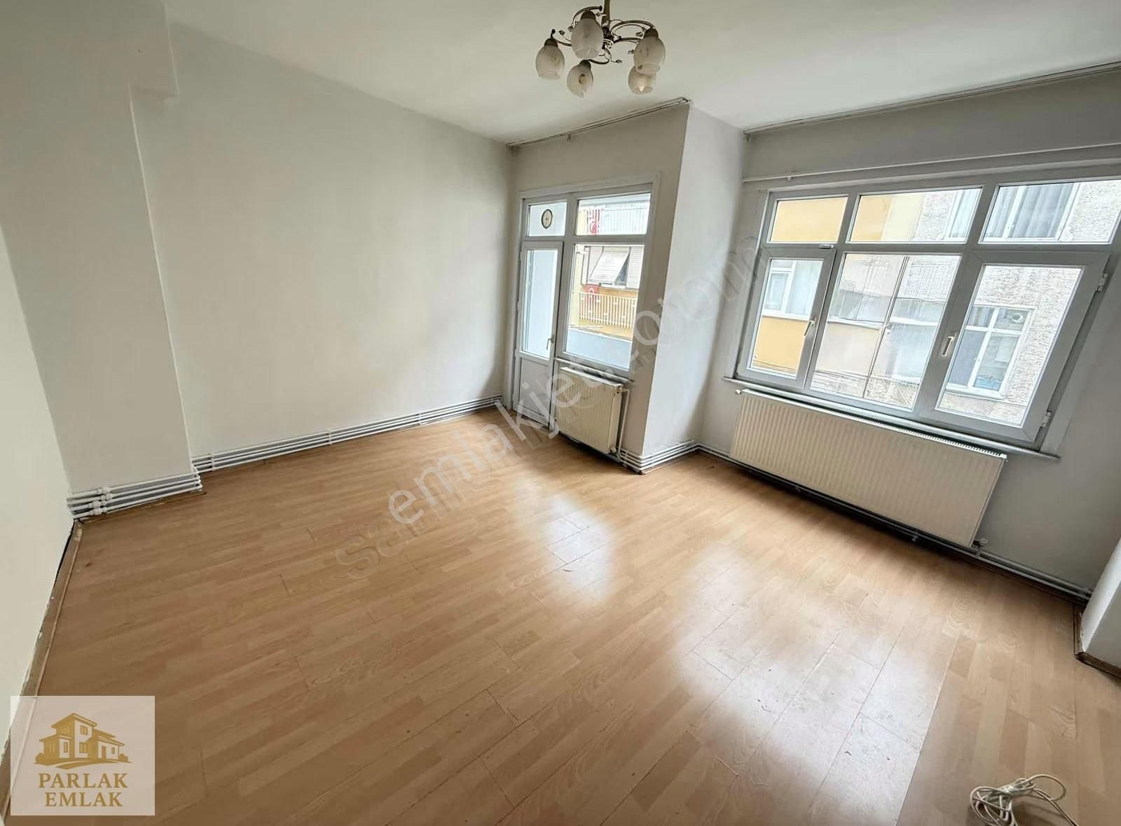 Parlak'tan Üsküdar Merkez^de Yakın Yokuşsuz 2+1 Ara Kat Daire^^*