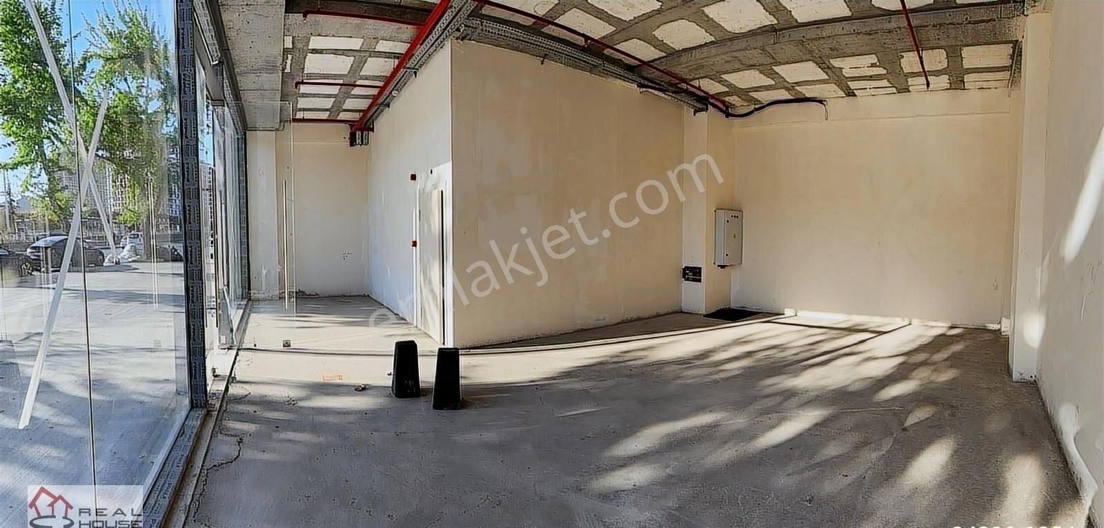 Real House / Ticaretin Merkezinde Kiralık Mağaza Dükkan - Görsel 11