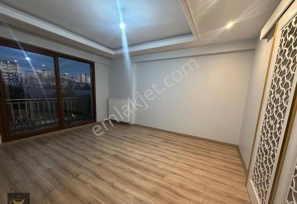 Beylikdüzü Merkez'de Oturuma Hazır İskanlı Fırsat Dairemiz.. - Görsel 4