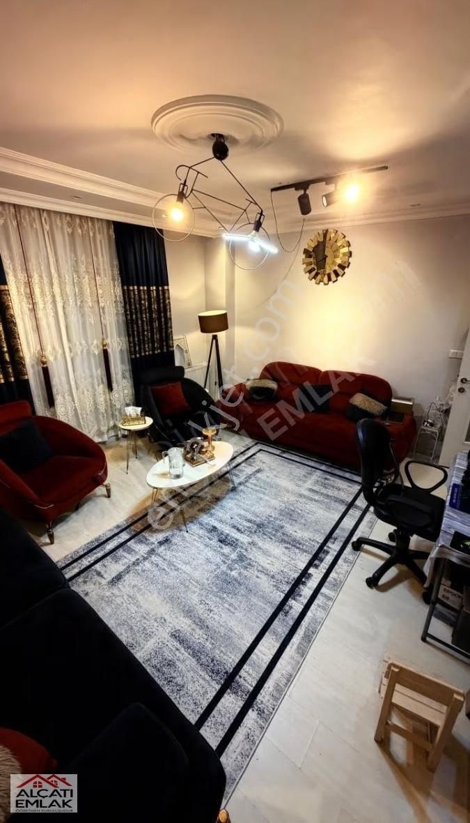 Küçükçekmece İnönü Mah. Tadilatlı Satılık 2+1 Bahçe Kullanımlı - Görsel 3