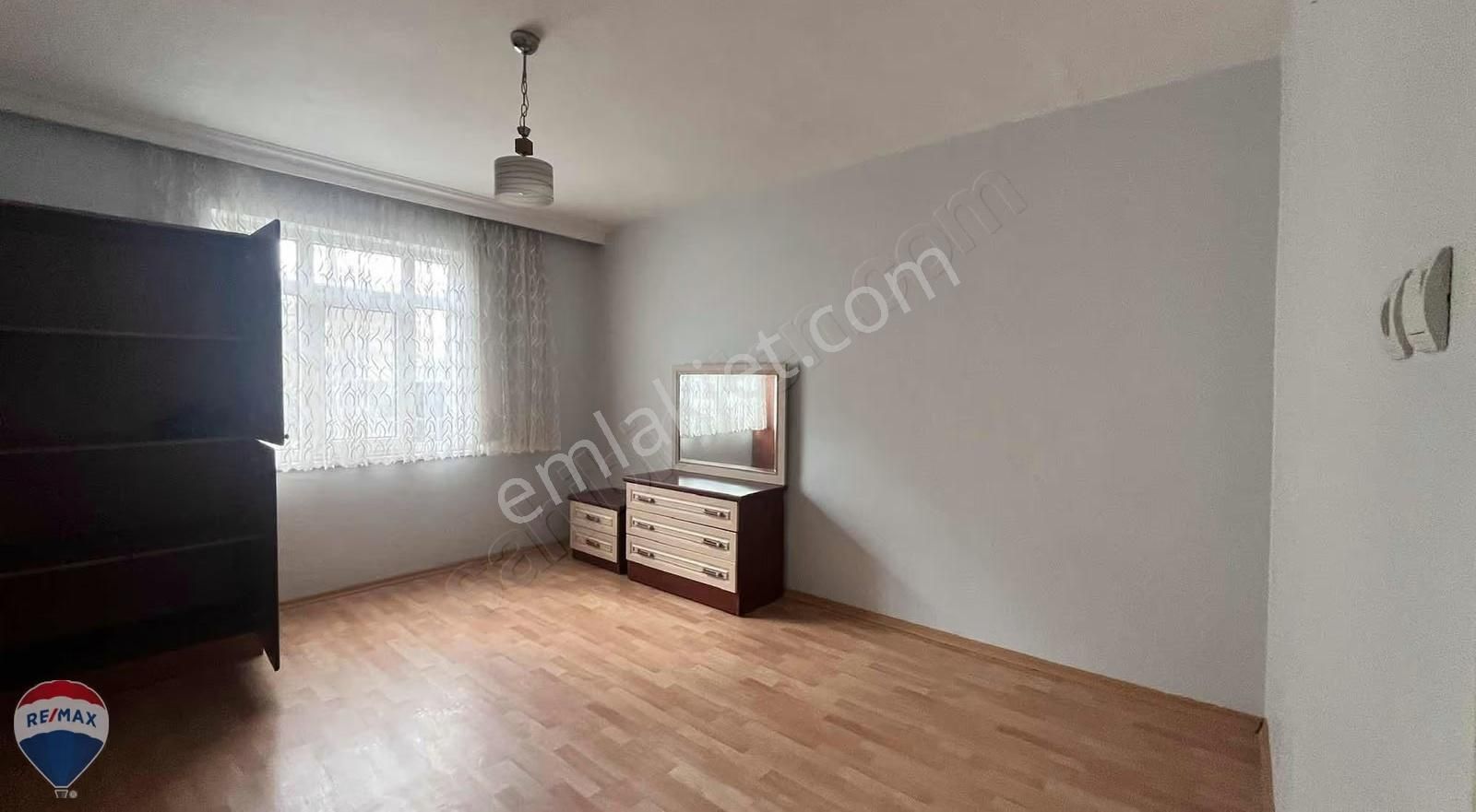 Remax Maviden Cumhuriyet Mah. 3+1 130 M2 Arakat Balkonlu Daire - Görsel 5