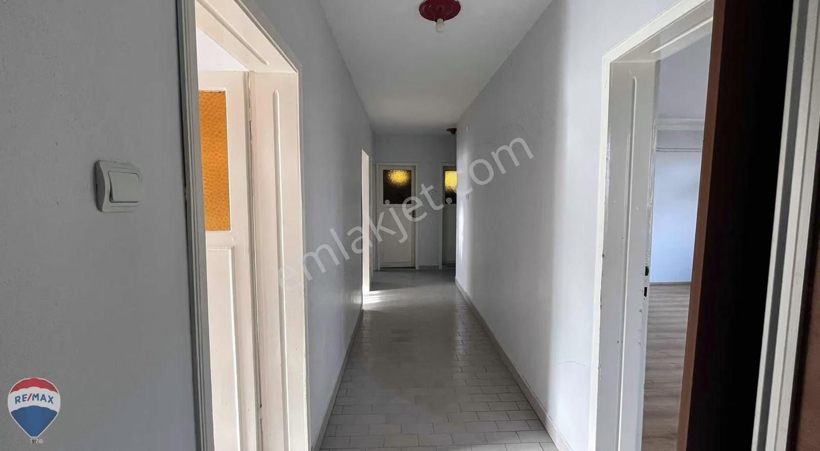 Remax Maviden Cumhuriyet Mah. 3+1 130 M2 Arakat Balkonlu Daire - Görsel 7