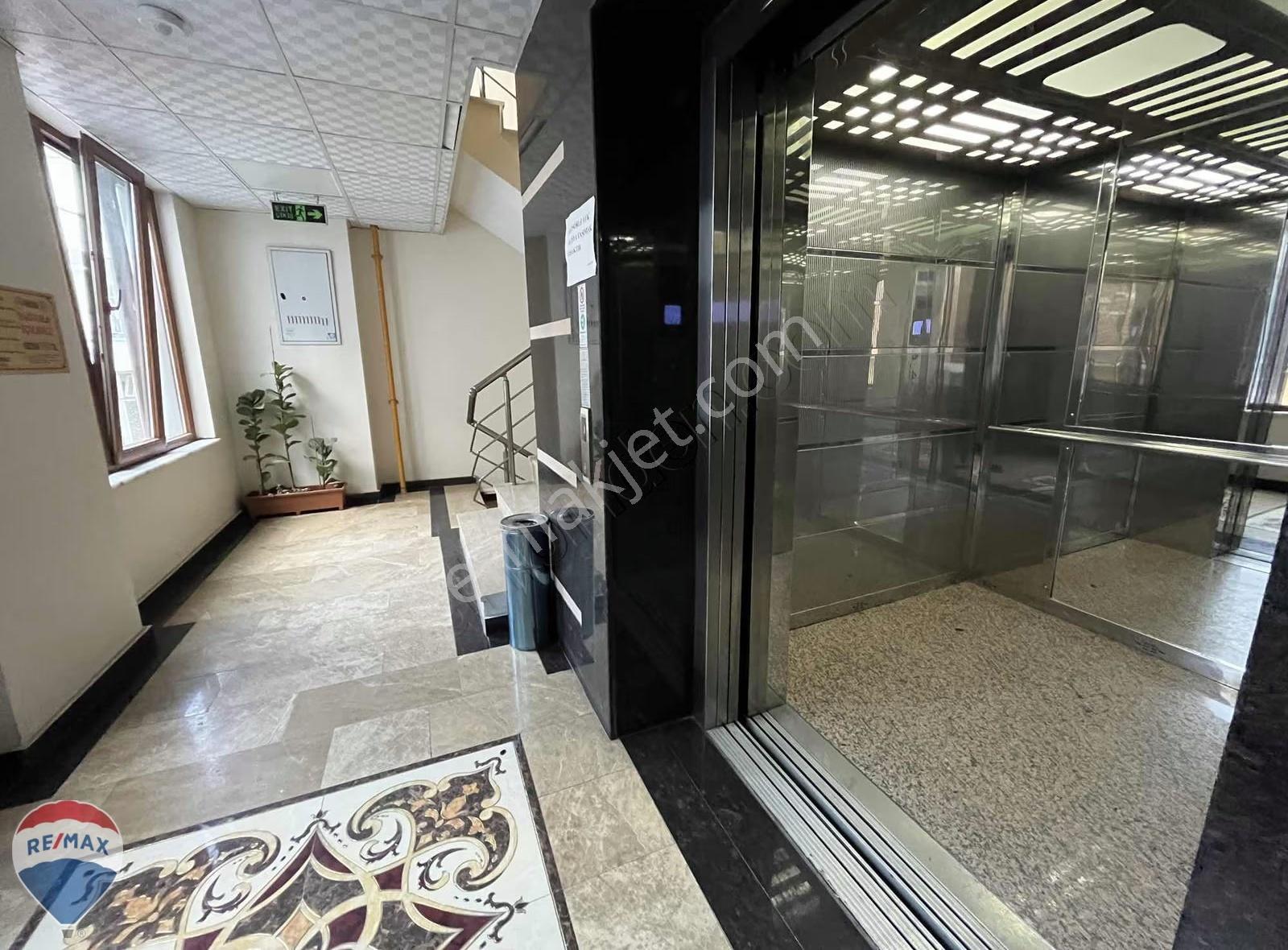 Remax Mavi'den Erinç İş Merkezinde Satılık 1+1 Ofis - Görsel 9