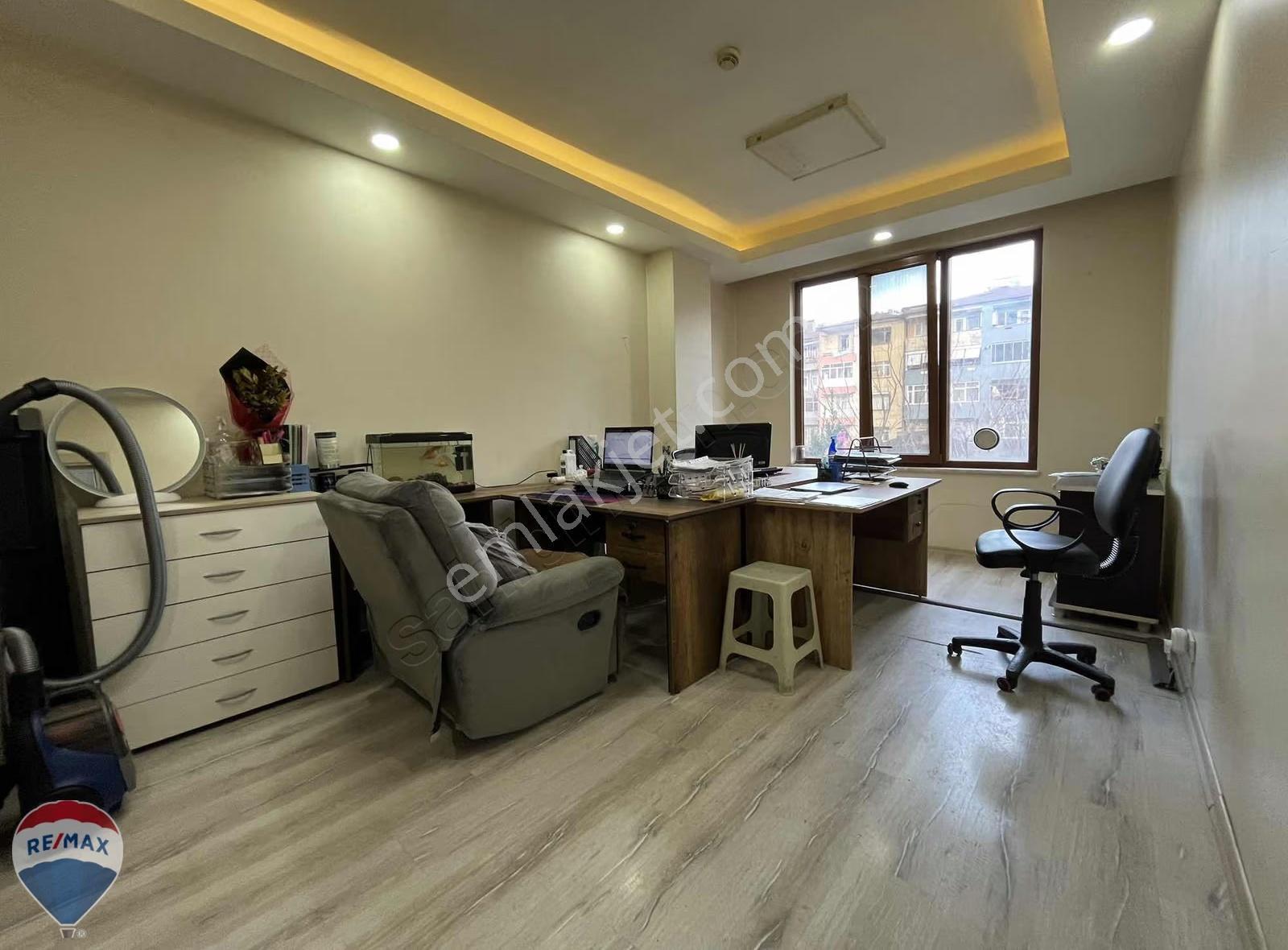 Remax Mavi'den Erinç İş Merkezinde Satılık 1+1 Ofis - Görsel 11