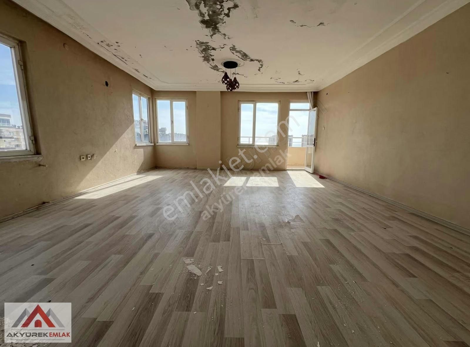 Akyürek'ten Menderes Mah'de Deniz Manzaralı Acil Satılık Daire