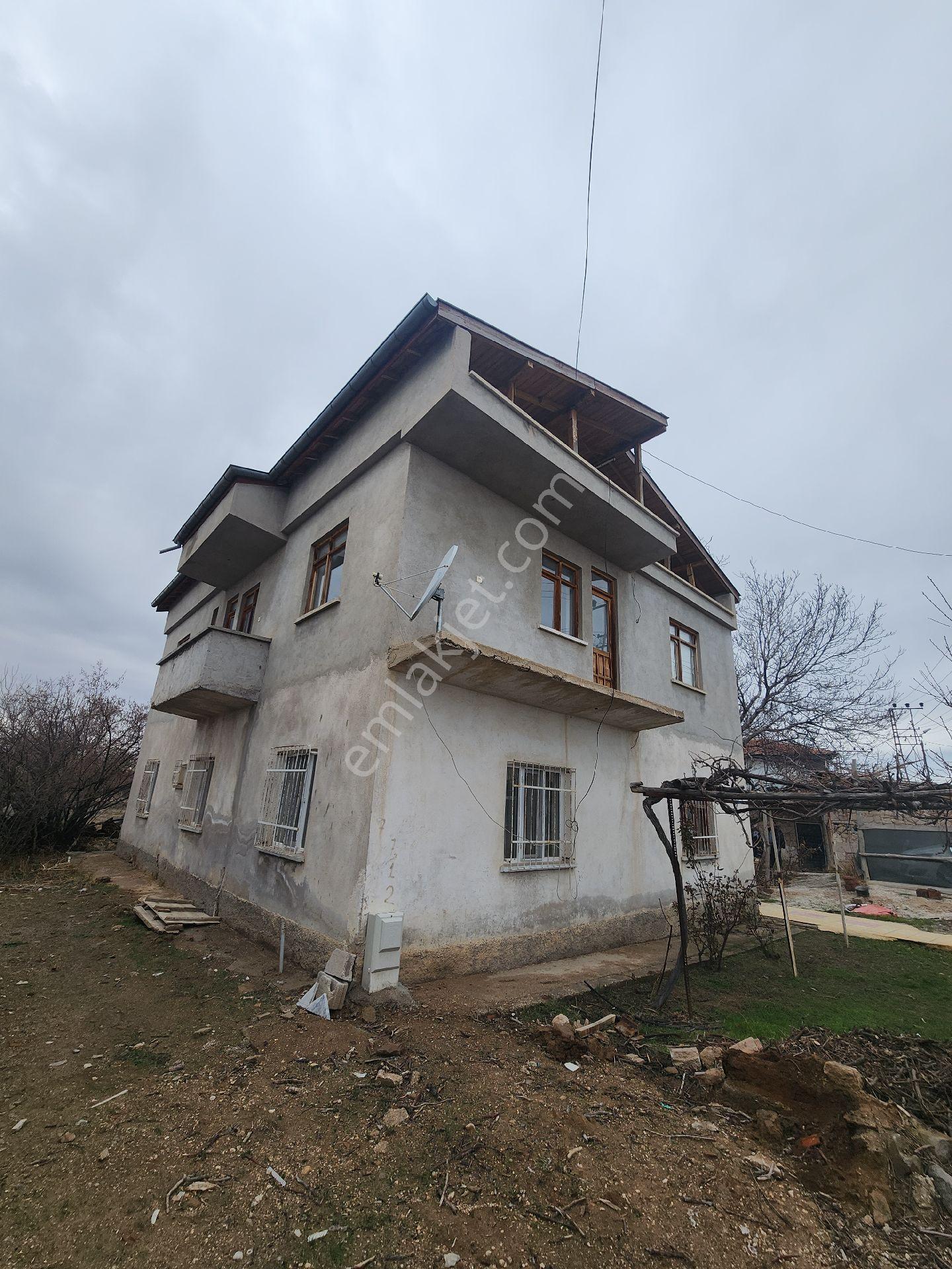 Satılık 2 Katlı Müstakil Ev Niğde Bahçeli Zafer Mahallesinde Anauola Cepheli - Görsel 8