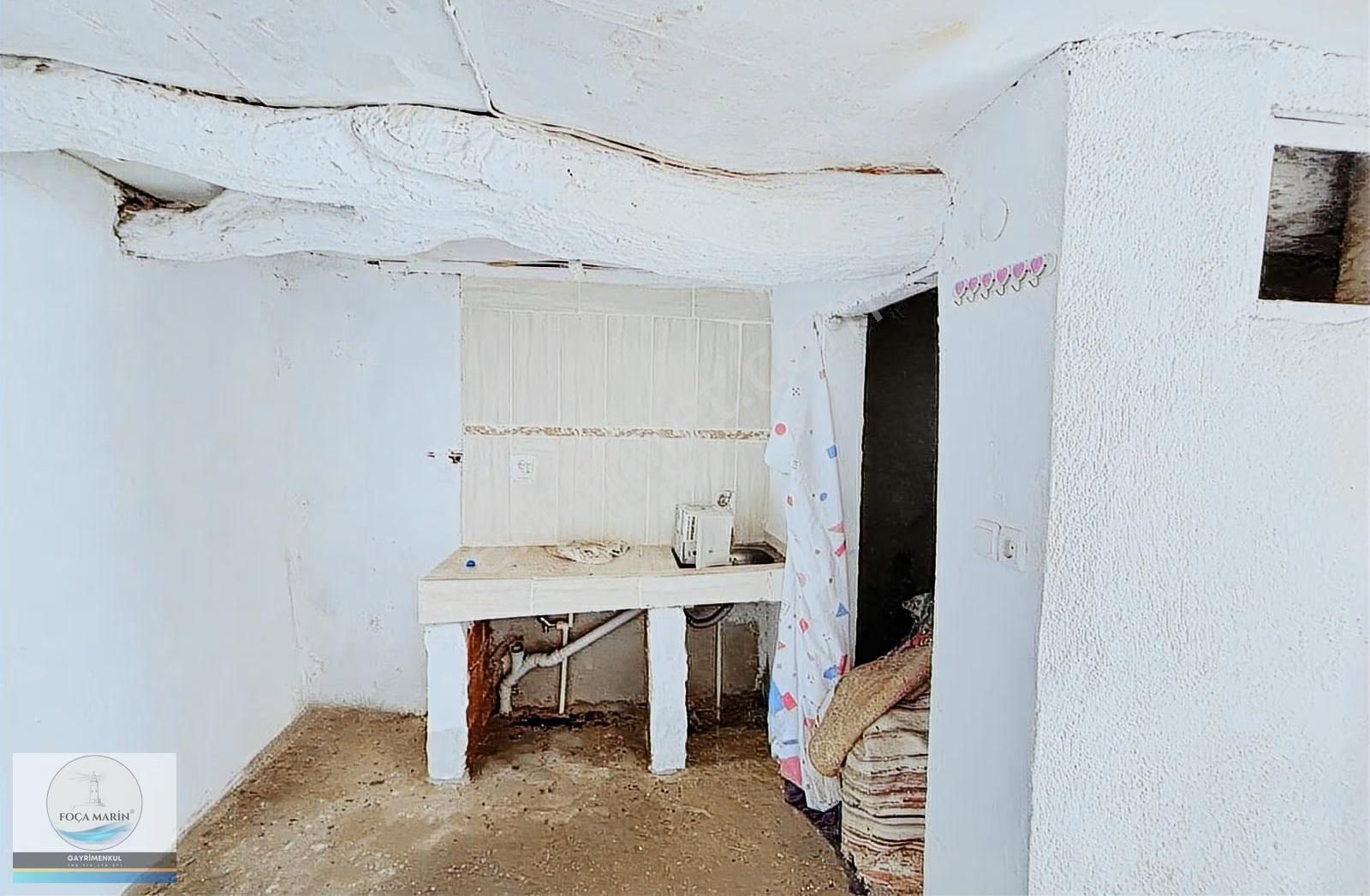 Foça Kozbeyli'de Meydana Yürüme Mesafesiden Taş Köy Evi - Görsel 4