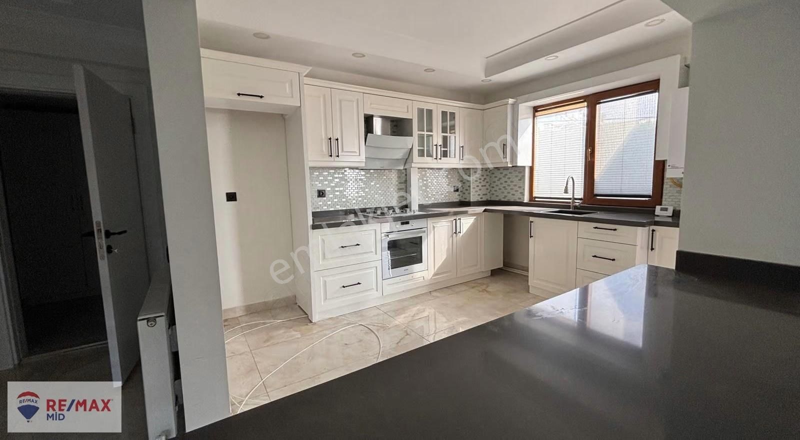 Remax Mıd'den Erdek Sahıl Mah. Lüks Site İçinde Havuzlu Villa - Görsel 22