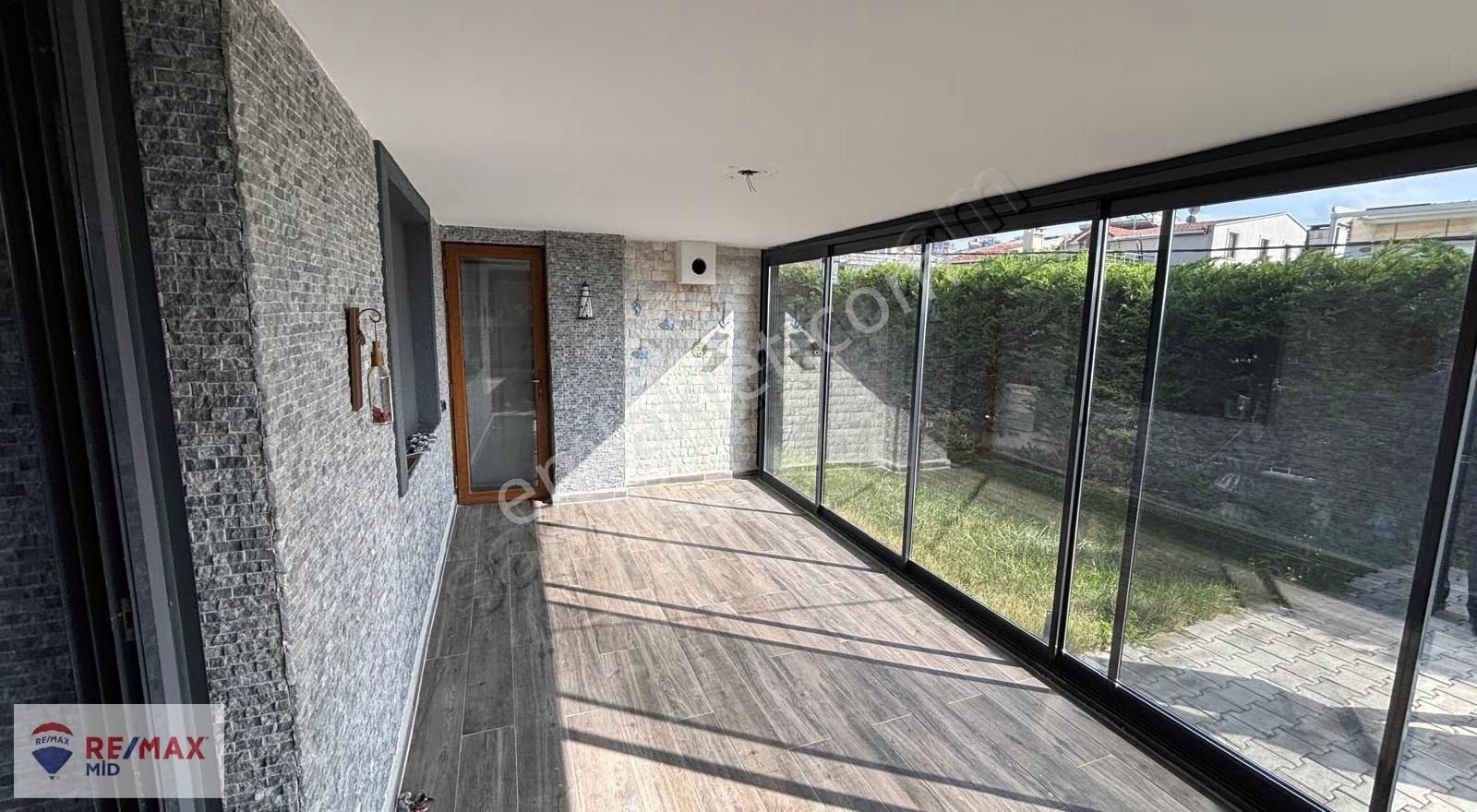 Remax Mıd'den Erdek Sahıl Mah. Lüks Site İçinde Havuzlu Villa - Görsel 13