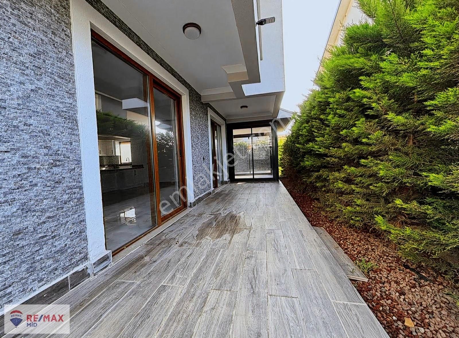 Remax Mıd'den Erdek Sahıl Mah. Lüks Site İçinde Havuzlu Villa - Görsel 19