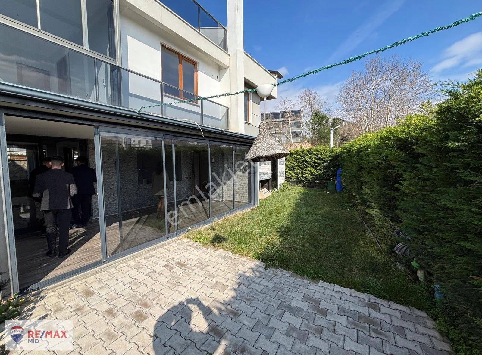 Remax Mıd'den Erdek Sahıl Mah. Lüks Site İçinde Havuzlu Villa