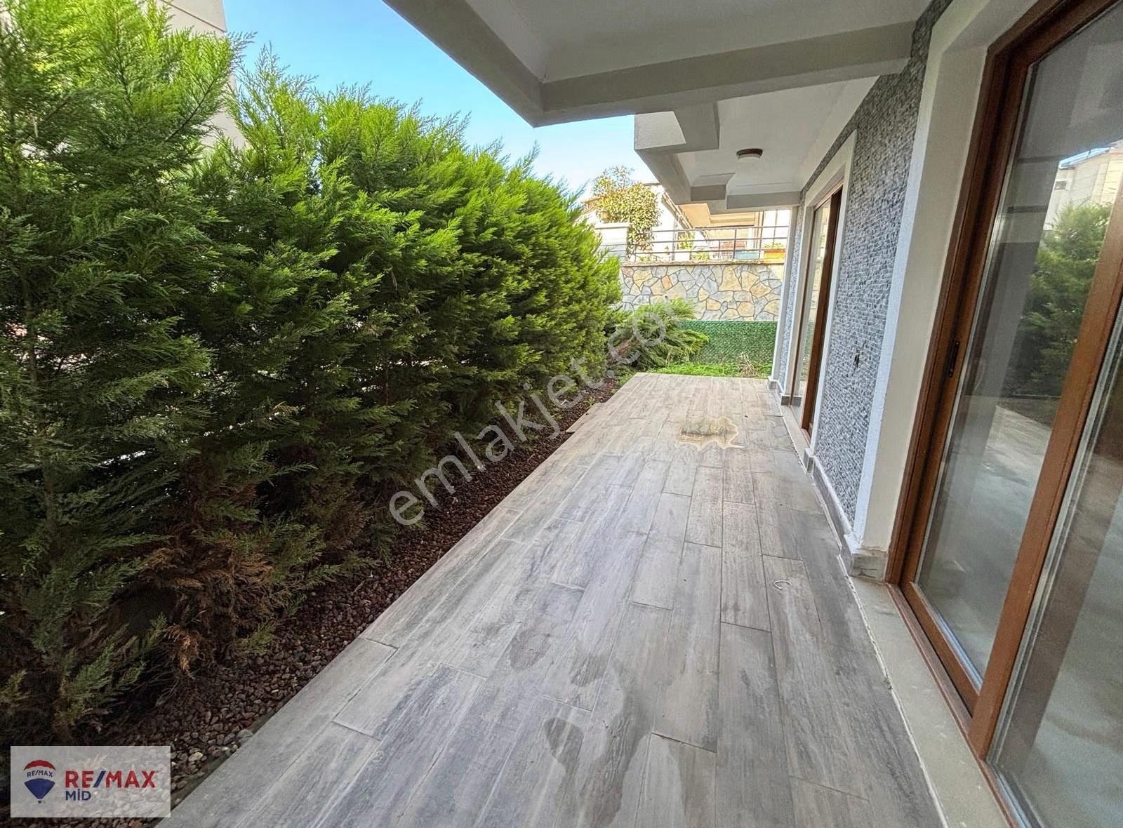 Remax Mıd'den Erdek Sahıl Mah. Lüks Site İçinde Havuzlu Villa - Görsel 4
