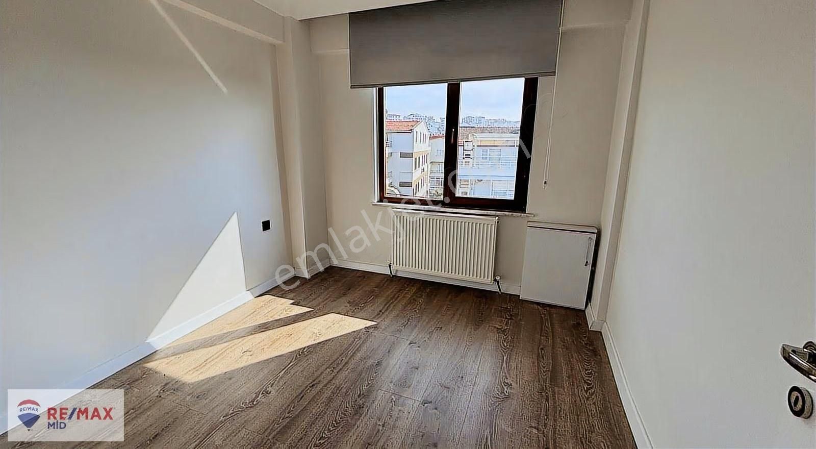 Remax Mıd'den Erdek Sahıl Mah. Lüks Site İçinde Havuzlu Villa - Görsel 12