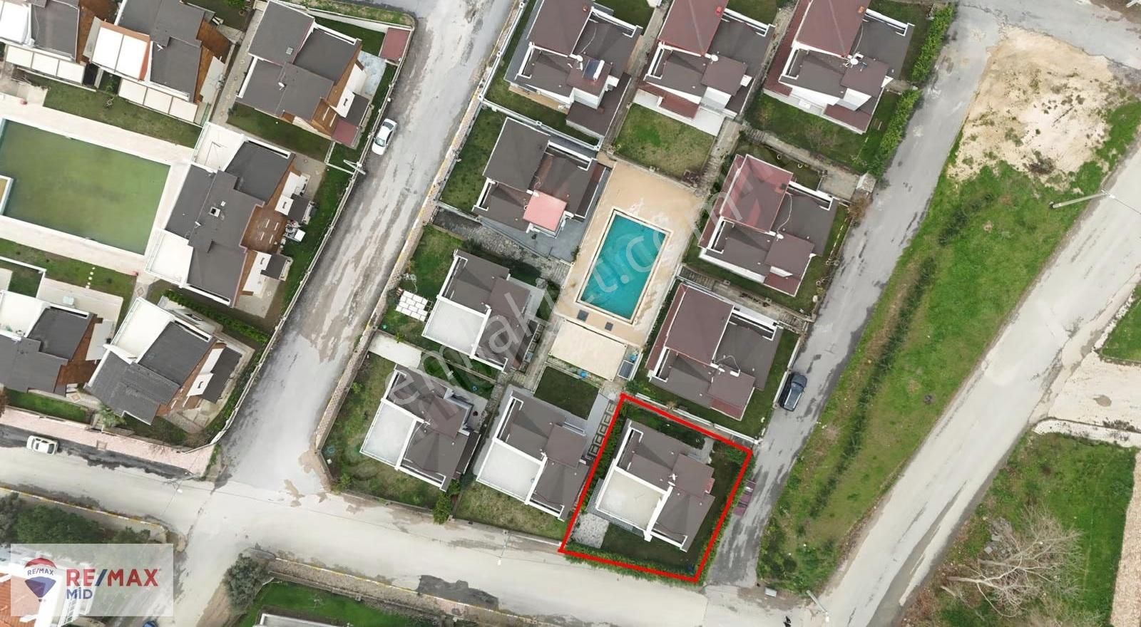 Remax Mıd'den Erdek Sahıl Mah. Lüks Site İçinde Havuzlu Villa - Görsel 15