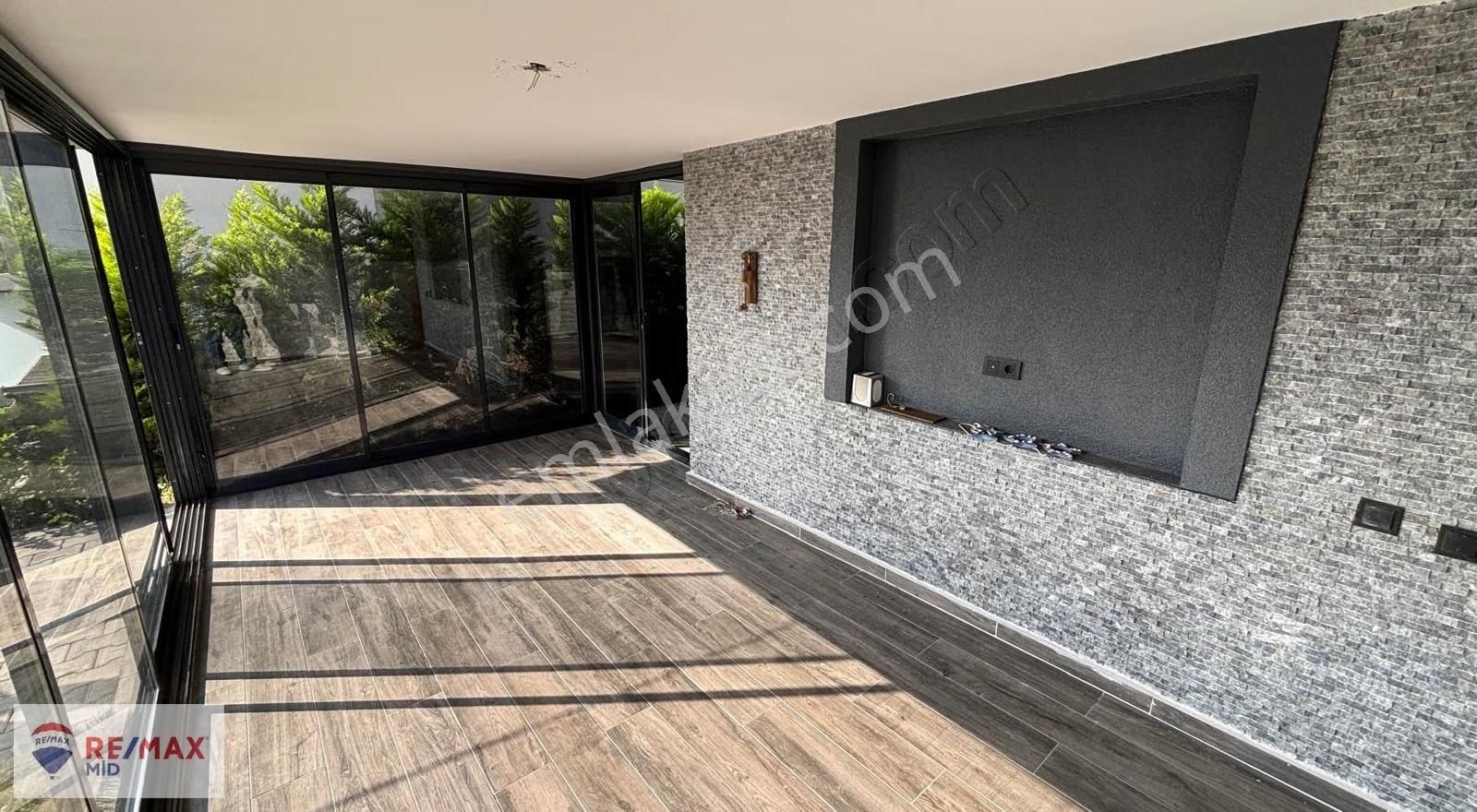 Remax Mıd'den Erdek Sahıl Mah. Lüks Site İçinde Havuzlu Villa - Görsel 31