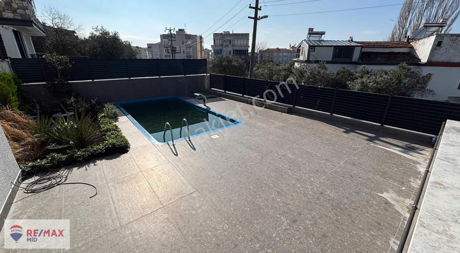Remax Mıd Erdek Sahil Mah Lüks Havuzlu Villa - Görsel 33