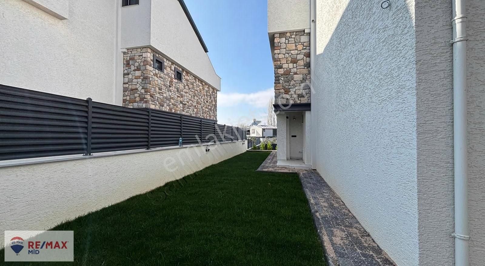 Remax Mıd Erdek Sahil Mah Lüks Havuzlu Villa - Görsel 15