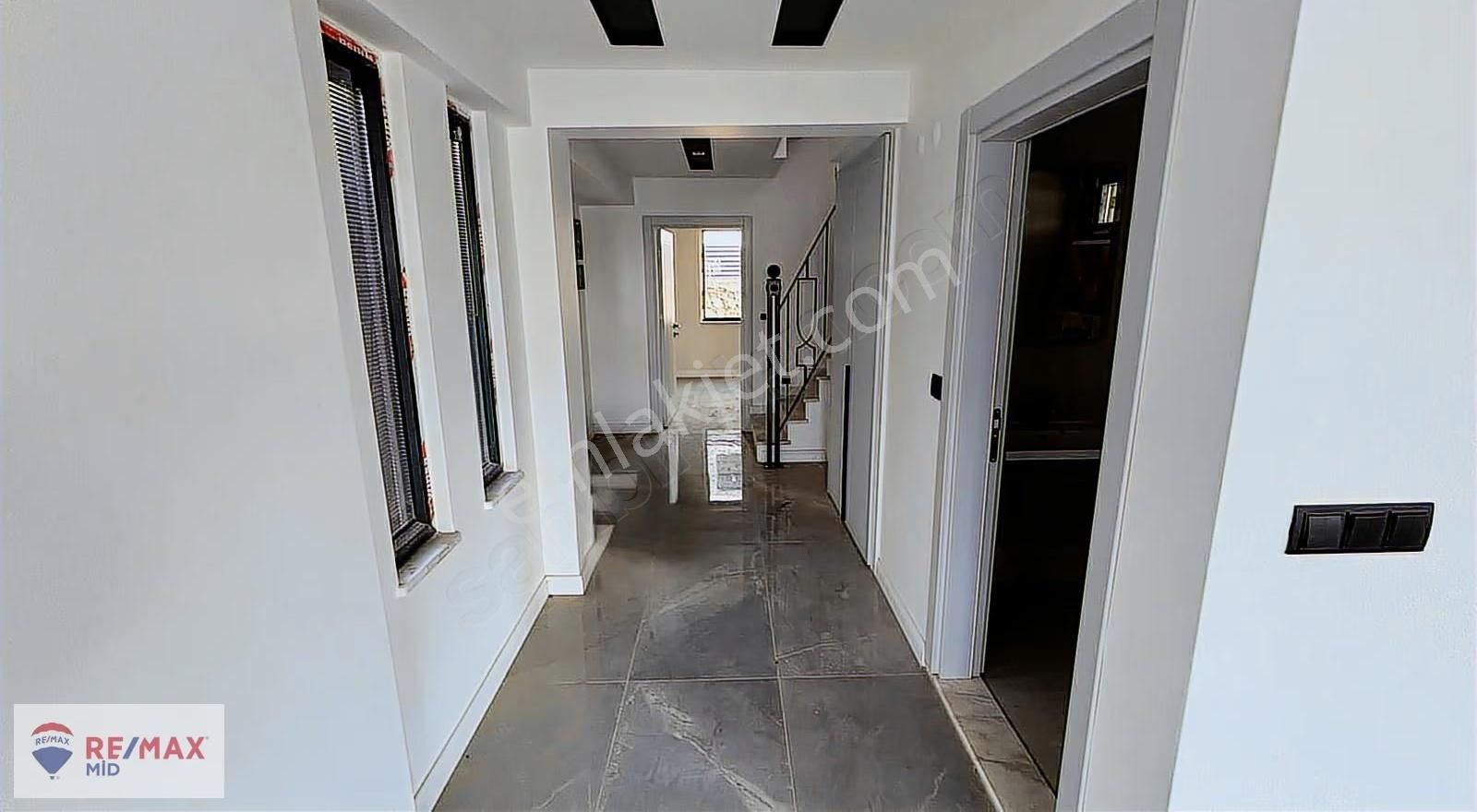 Remax Mıd Erdek Sahil Mah Lüks Havuzlu Villa - Görsel 8