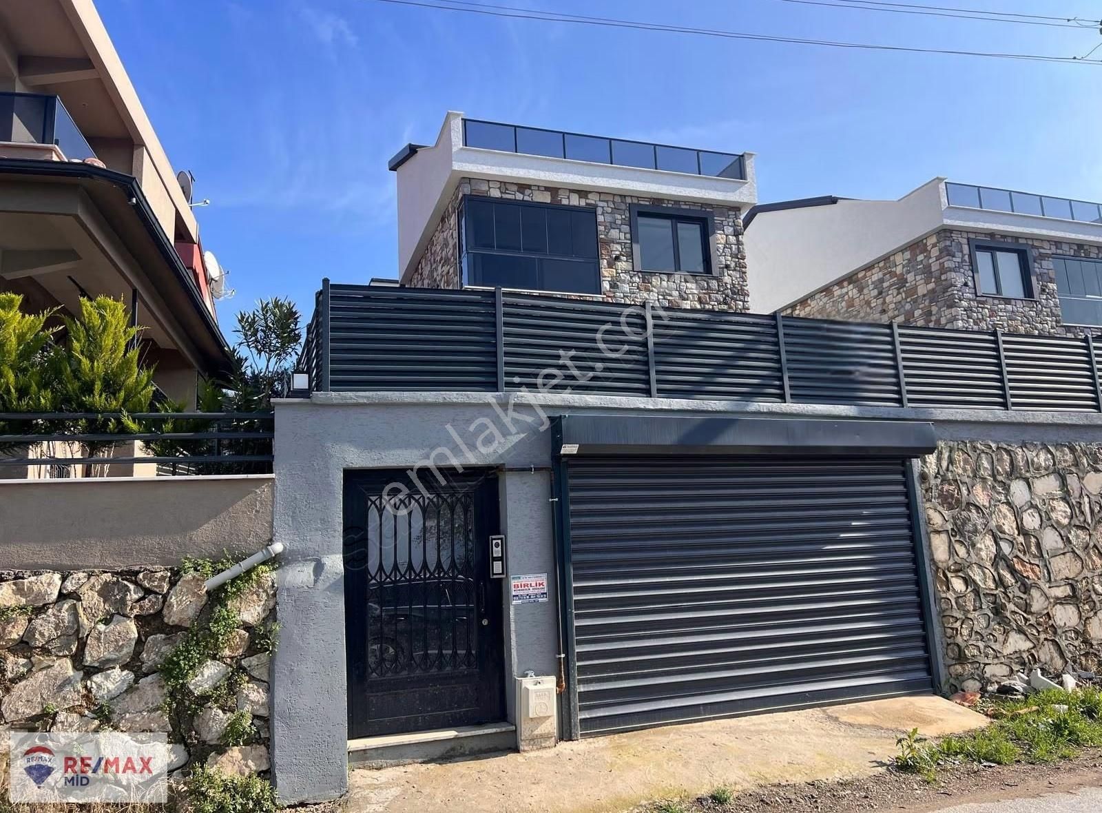 Remax Mıd Erdek Sahil Mah Lüks Havuzlu Villa