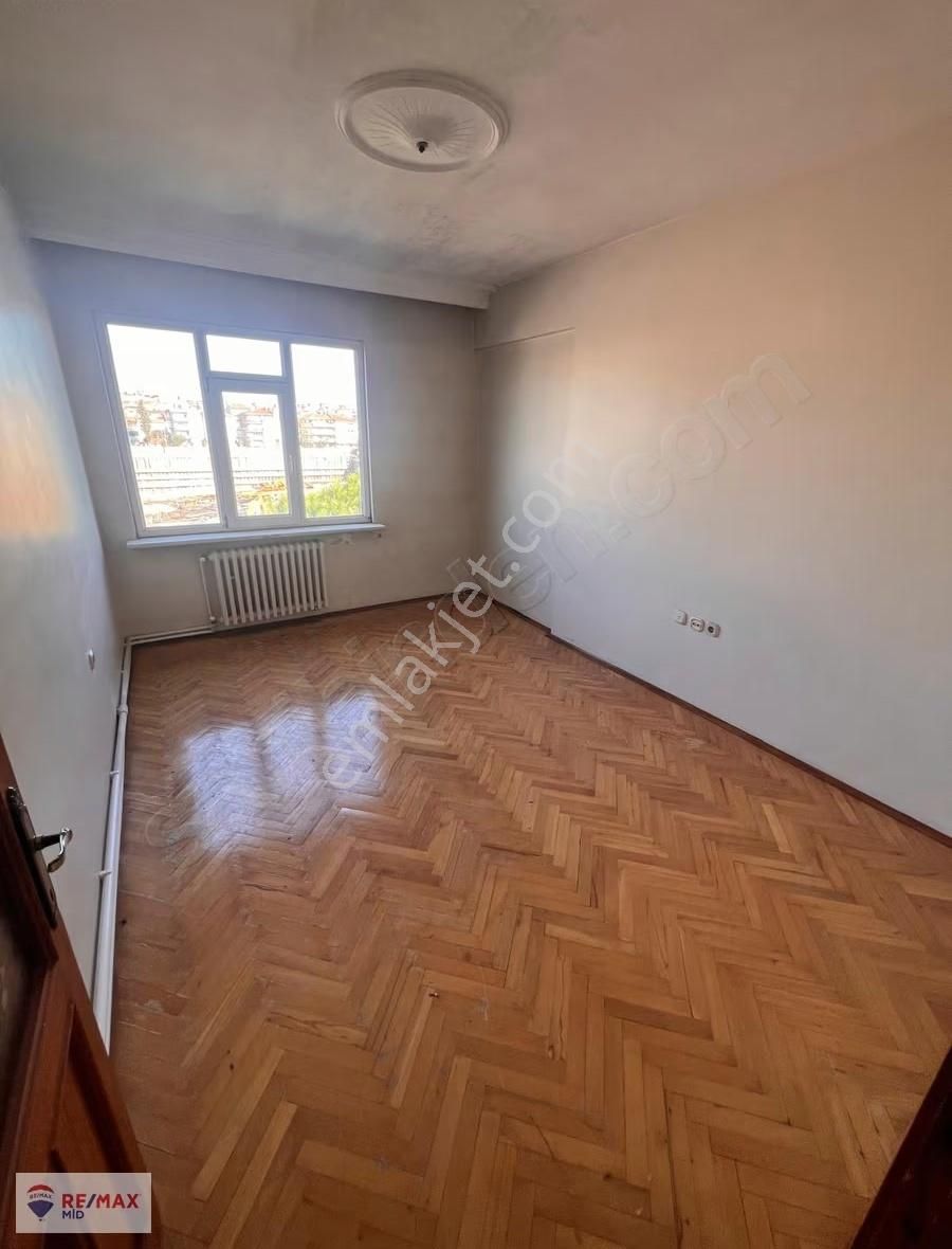 Re/max Mid' Den 52 Evlerde Hastane Karşısı 3+1 Kıralık Daıre - Görsel 5