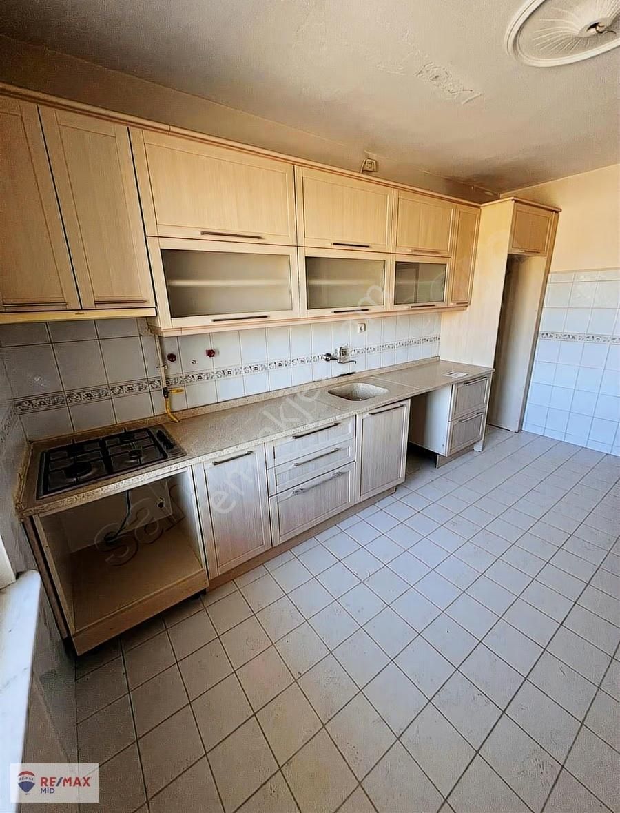 Re/max Mid' Den 52 Evlerde Hastane Karşısı 3+1 Kıralık Daıre - Görsel 2