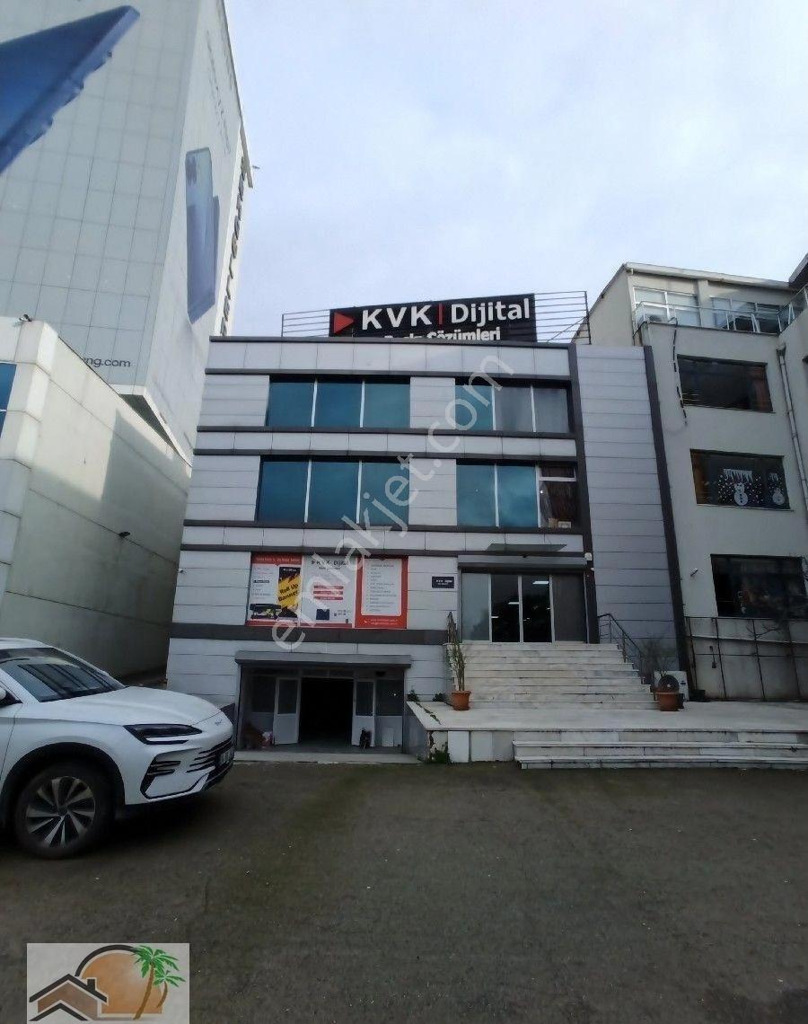 Küçükyalı Hilltown Komşu E5 Yan Yolda 300m2 Giriş Kat İşyeri