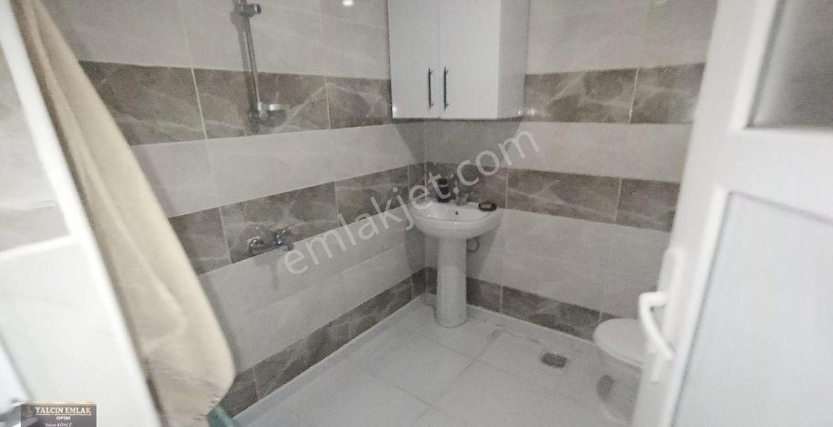 Konumu Güzel Ana Caddeye Yakın 2+1 Bakımlı Giriş Kat - Görsel 6