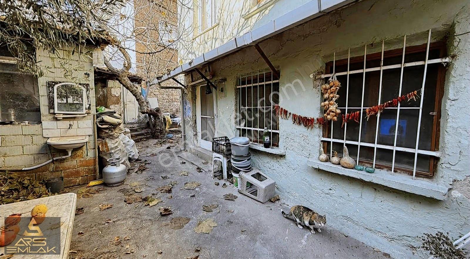 Ars'den Satılık Müstakil Ev Buldan Yeni Mahalle Çarşı Merkezinde
