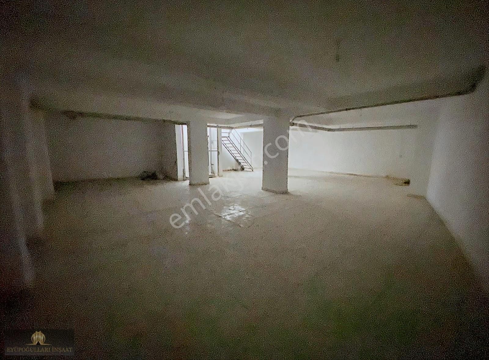 Yenidoğan Mahallesi 300 M2 Yük Asansörlü Kiralık Depolu Dükkan - Görsel 9
