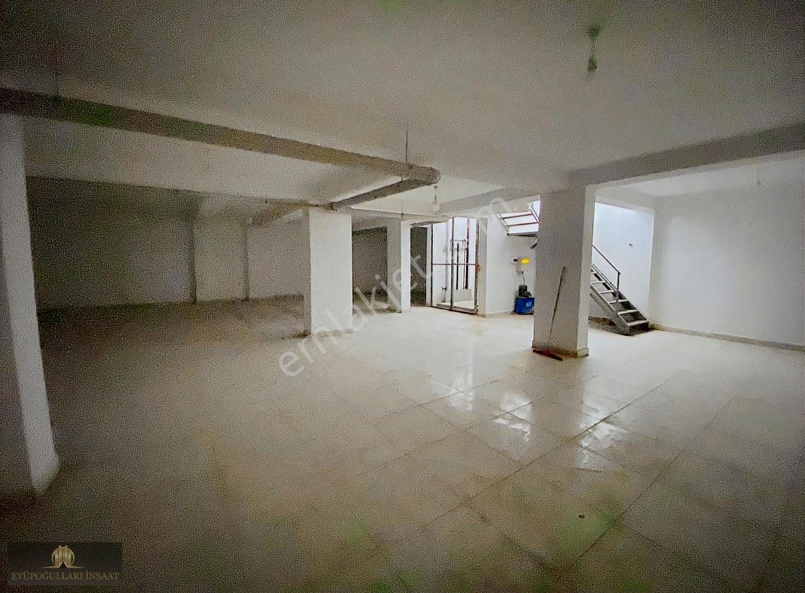Yenidoğan Mahallesi 300 M2 Yük Asansörlü Kiralık Depolu Dükkan - Görsel 5
