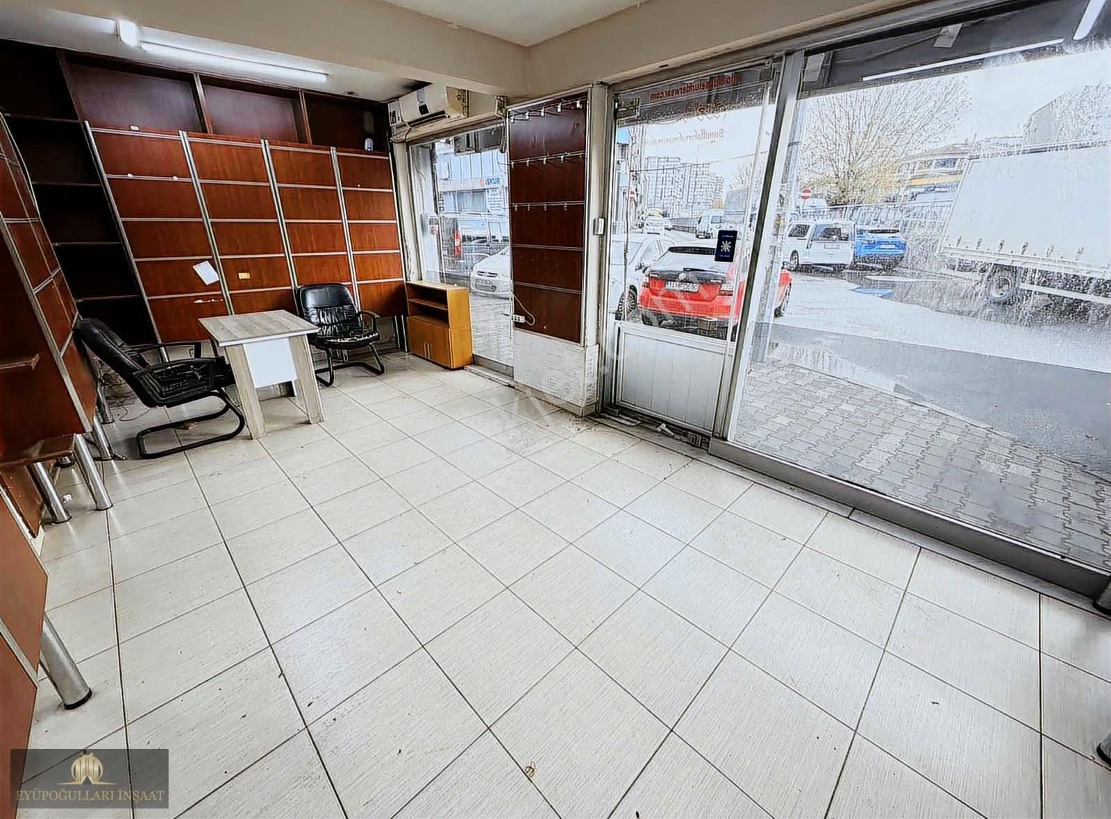 Bayrampaşa Merkezinde Köşe Cephe Kiralık Dükkan