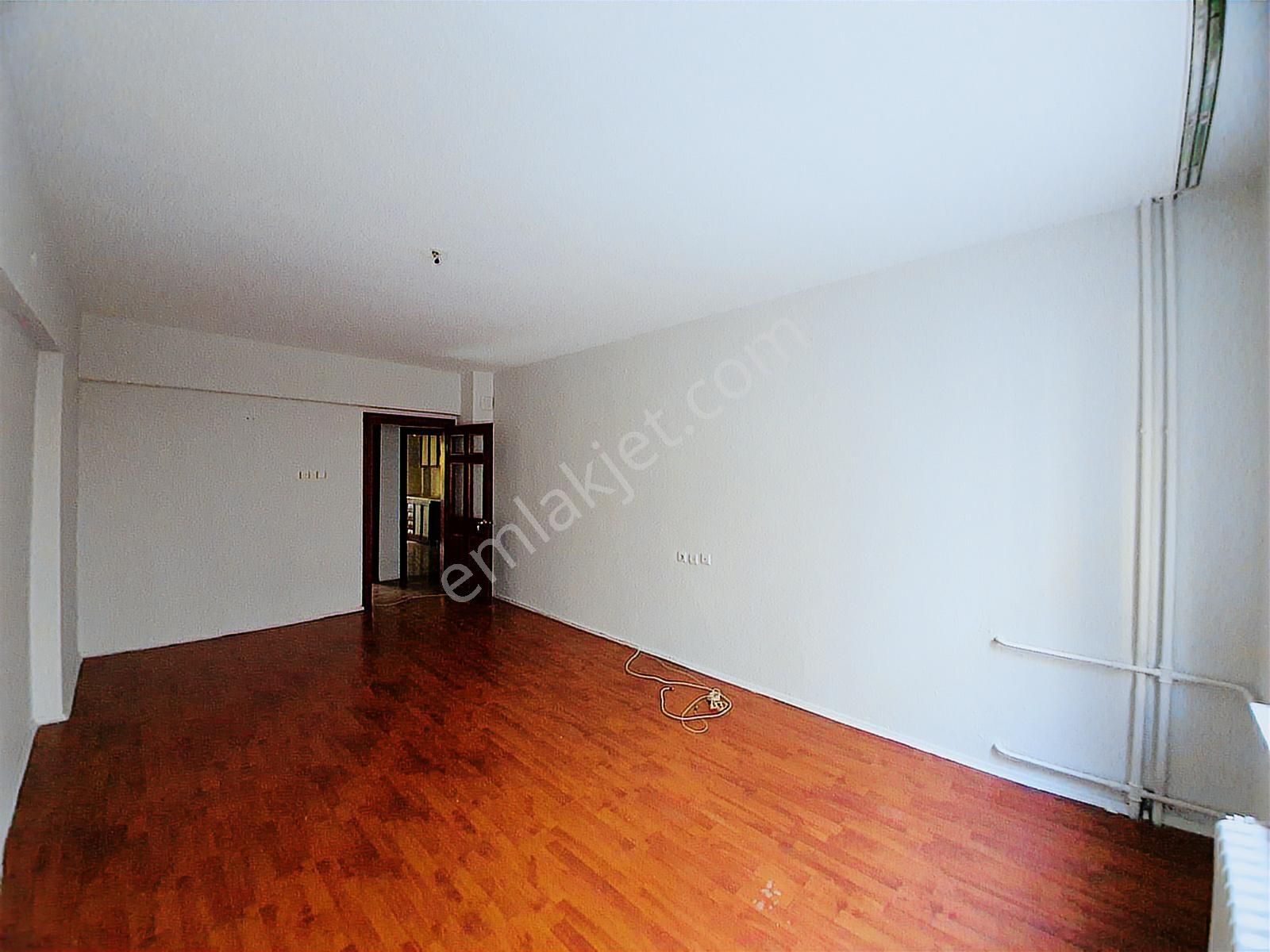 İstiklal Mah. Adalarda Şehrin Tam Kalbinde Bakımlı Kiralık 3+1