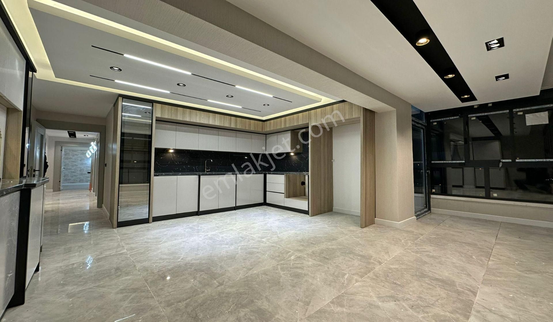 Karakayada Site Konseptinde Lüx Yapılı Geniş Mutfak Sıfır Daire