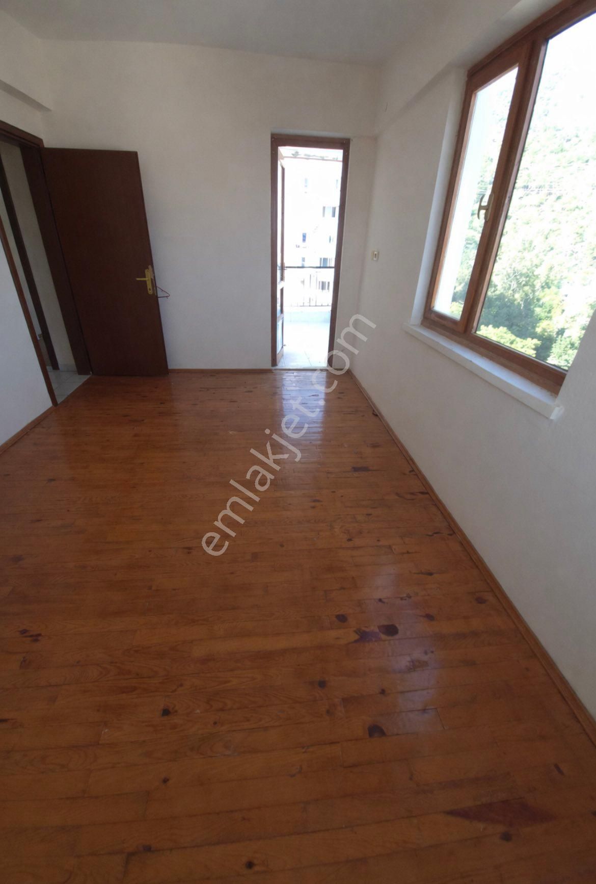 İskanlı + Otopark 145m2 Ara Kat 3+1 + Deniz Ve Doga Manzaralı - Görsel 14